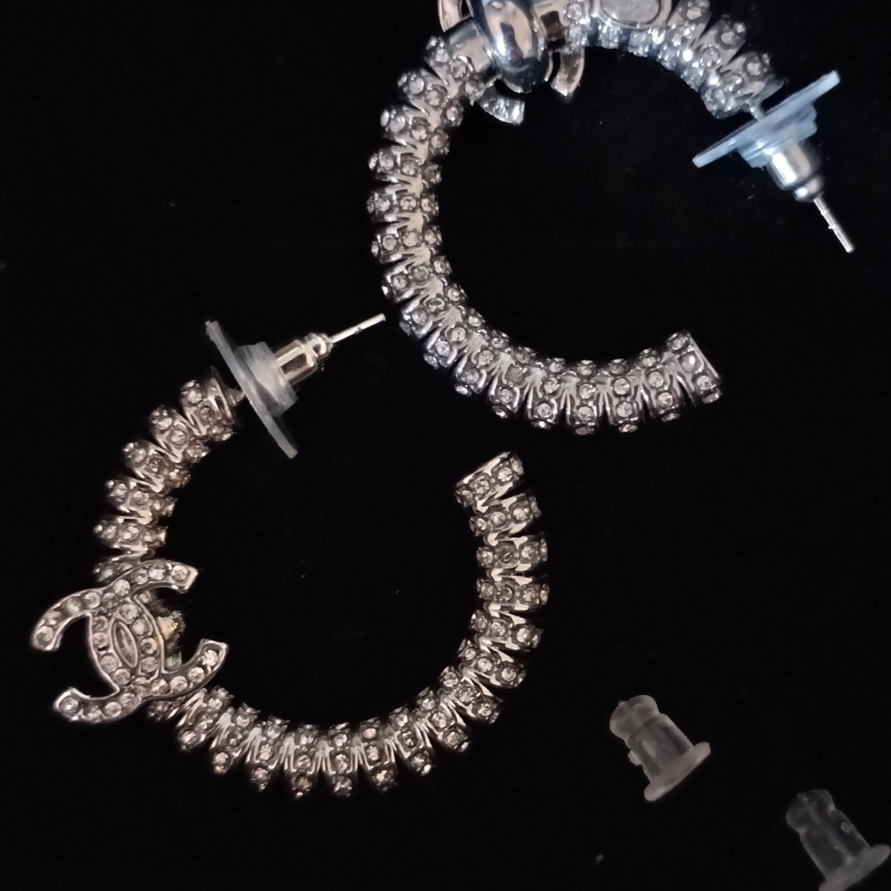 Chanel Hoops - Picture 6 of 16